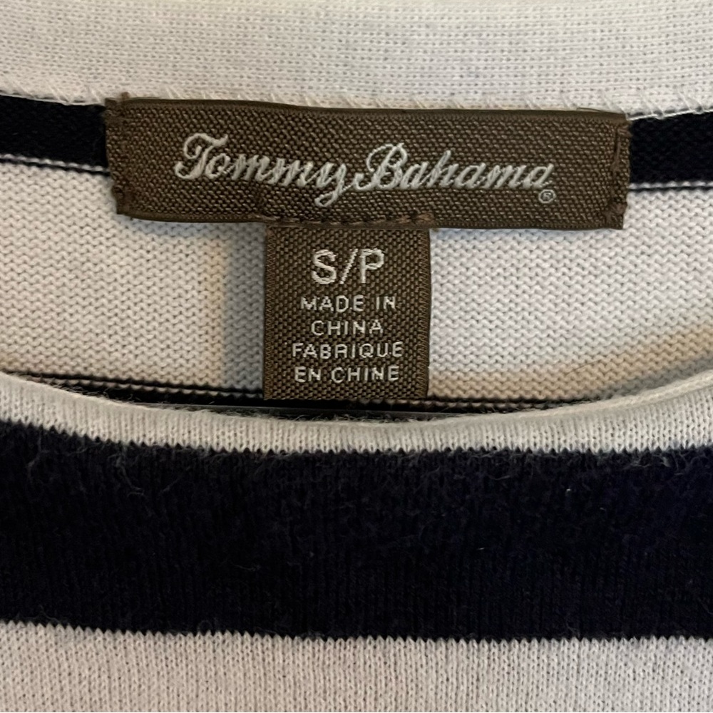 TOMMY BAHAMA 🌴  | Small | SOFT Sweater! - Picture 5 of 12